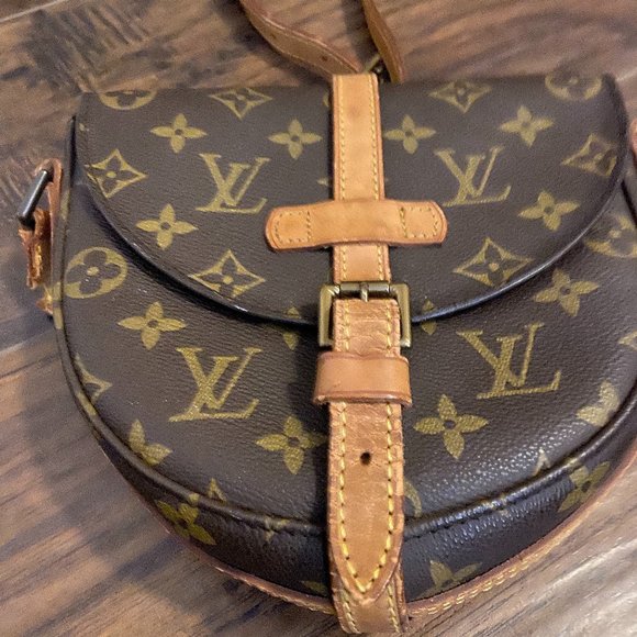 Louis Vuitton Chantilly Pm — Price Reflect Flaws Handbags - Louis Vuitton Chantilly PM. crossbody bag